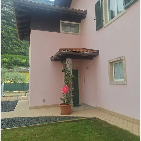 Casa 'rosa Dei Laghi' Alloggio in famiglia